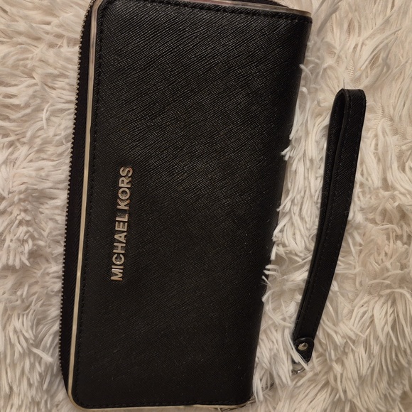 Michael Kors Black Zip-Around Wallet - Picture 2 of 7